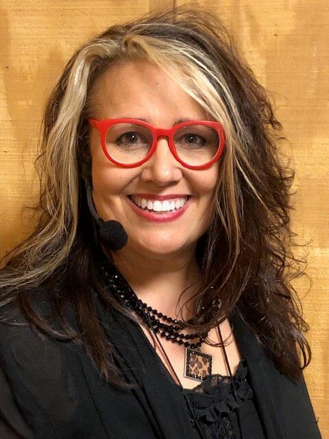 2020 Tammy Headshot GOLD